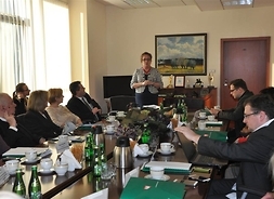 Powiększ zdjęcie,Przedstawiciele organizacji pozarządowych z Mazowsza dowiedzieli się m.in. o procedurze składania ofert i logice projektowej