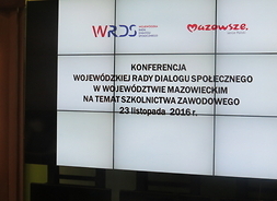 ekran z tytułowym slajdem prezentacji konferencji
