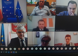 Kadr z monitora,na którym widać siedmiu uczestników spotkania