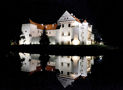 Zamek Szydłowieckich i Radziwiłłów nocą
