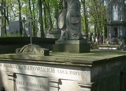 rzeźba na nagrobku Tekli Bądarzewskiej