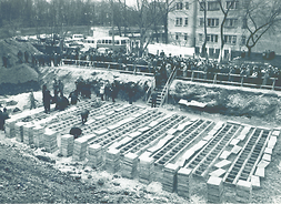 Ponowny pochówek ofiar II wojny światowej na ul. Gibalskiego, grudzień 1988 r.