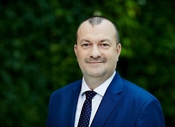 Wicemarszałek Wiesław Raboszuk, zdjęcie profilowe w plenerze