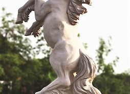 Rzeźba jednorożca w gminie Jednorożec