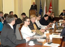 Radni PO w czasie dyskusji na temat powołania Młodzieżowego Sejmiku Województwa Mazowieckiego