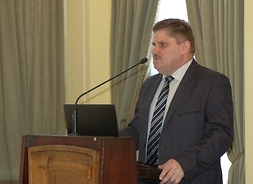 Wicemarszałek Leszek Ruszczyk w czasie przemówienia