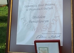 Dyplom i medal pamiątkowy "Pro Masovia" za wybitne zasługi i całokształt działalności na rzecz województwa mazowieckiego dla OSP
