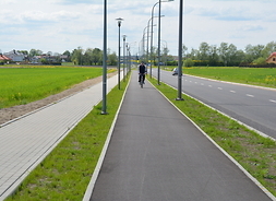Powstały – oświetlenie uliczne, chodniki i ścieżki rowerowe rozdzielone pasami zieleni