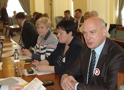 Członek zarządu województwa mazowieckiego Elżbieta Lanc oraz radni Platformy Obywatelskiej