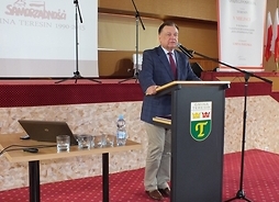 marszałek Adam Struzik przemawia podczas IX uroczystej sesji Rady Gminy Teresin
