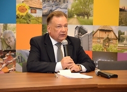 Marszałek Adam Struzik na konferecji prasowej w sprawie stanowiska władz Mazowsza dotyczącego utworzenia województwa warszawskiego