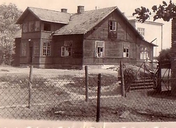 Szkoła Sadowne – dawny budynek szkolny w Sadownem