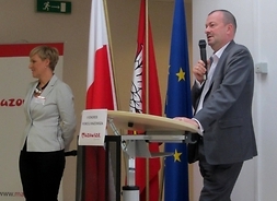 Członek zarządu województwa mazowieckiego Wiesław Raboszuk przemawia do uczestników kongresu