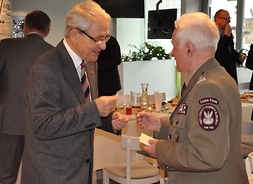 Po życzeniach była okazja do złożenia życzeń kolegom i współpracownikom