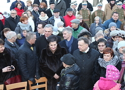 Otwarcie odrestaurowanego dworku w Chojnowie z udziałęm przedstawicieli władz samorządowych i okolicznych mieszkańców
