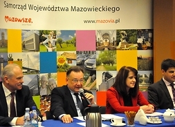 Marszałek Adam Struzik i wicemarszałek Ewa Janina Orzełowska podczas debaty o gospodarce wodnej