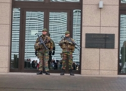 Ochrona wojskowa pod siedzibą Rady Europejskiej w Brukseli