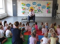 Marszałek włączył się do akcji Całą Polska czyta dzieciom