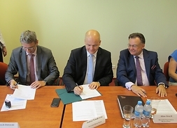 Podpisanie umowy RPO WM - na zdjęciu marszałek Adam Struzika i prezydent miasta Płock Andrzej Nowakowski