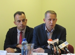 Dyrektor delegatury UMWM w Płcku Tomasz Kminek i prezes Michał Bury