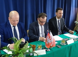 moment podpisywania umowy na unijne wsparcie płockich inwestycji w obszarze kultury i edukacji
