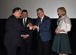 Sejmik przyznał Wojewódzkiemu Urzędowi Pracy w Warszawie Odznakę Honorową „Zasłużony dla Mazowsza”.
