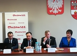 Umowę podpisali Adam Struzik, Andrzej Stolpa i Elżbieta Grodkiewicz