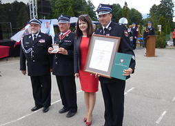 Wicemarszałek Janina Ewa Orzełowska wręczyła Medal Pamiątkowy ochotnikom z Mistowa