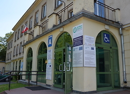 Budynek szpitala na Niekłańskiej w Warszawie