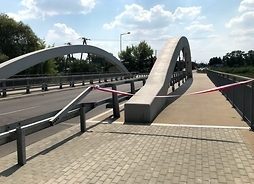 Nowy most na Pisi. Widać szeroki chodnik