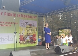 Członek zarządu Elżbieta Lanc otwiera piknik w Warszawie
