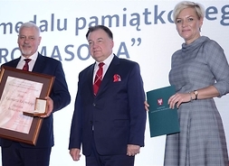 od lewej Kazimierz rakowski, Adam Struzik, Izabela Stelmańska