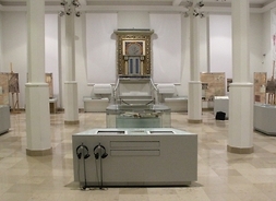 Ekspozycja stała, centrum sali głównej w Muzeum Żydów Mazowieckich w Płocku.