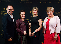 Od lewej pozują do zdjęcia: Jakub_Milewski, Magdalena Biernacka, dyrektor MTM Iwona Wujastyk oraz członek zarządu Elżbieta Lanc