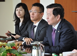 Delegacja chińska, na czele Prezesem Zarządu Centrum Handlu Zagranicznego Chin w Kantonie Li Jinqi