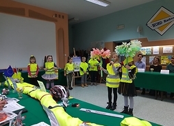 scenka rodxajowa o bezpieczeństwie przedstawiana przez radomskie przedszkolaki ora pierwszaki