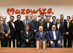 wspólne zdjęcie prezedstawicieli samorządu Mazowsza i delegacji z Iranu