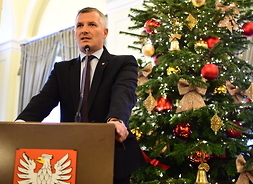 Wicemarszałek Rafał Rajkowski odpowiada na pytania radnych