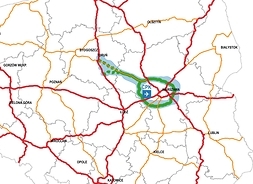 mapa Polski z zaznaczonym głownymi trasami. Obszar okołowarszawski jest toczony osobną linią, która łączy się z Toruniem