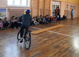 jazda rowerem po torze - test umiejętności uczniów