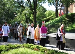 Biskup płocki Piotr Libera podczas procesji
