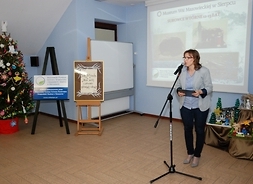Joanna Szewczykowska z muzeum wita uczestników konkursu