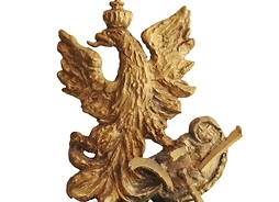 rzeźba orła w koronie