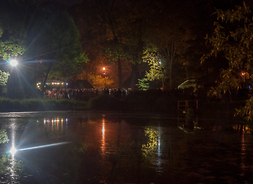 potańcówka nocą nad jeziorem w muzeum wsi radomskiej