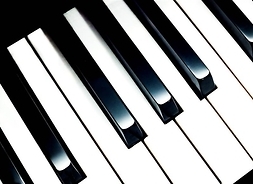Fragment klawiatury fortepianu koncertowego