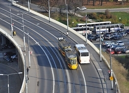 Tramwaj i autobus na moście Śląsko-Dąbrowskim w Warszawie