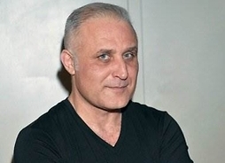 Zdjęcie portretowe aktora Przemysława Bluszcza