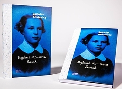 Dwie identyczne książki, na okładkach których umieszczono archiwalne zdjęcie dziewczynki.