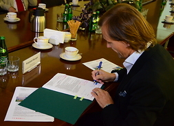 podpisanie umowy na budowę nowego oddziału szkolno-szpitalnego w Szpitalu Mazowieckim w Garwolinie