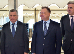 Od lewej: Czesław Sulima, członek zarządu KM; Adam Struzik, marszałek województwa mazowieckiego; Artur Radwan, prezes KM